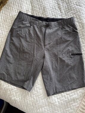 ZeroXposur Men's Heather Gray Hybrid Shorts